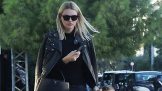 Νάταλι Θάνου: Χαλαρές βόλτες με το γιο της