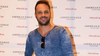 Μέμος Μπεγνής: Έφτιαξε μέσα στο σπίτι του Χριστουγεννιάτικο χωριό