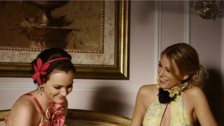 Όταν οι χαρακτήρες της τηλεόρασης μας δίνουν έμπνευση για τα ωραιότερα festive looks