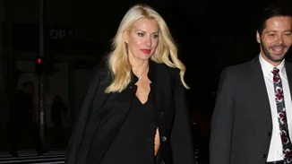 Ελένη Μενεγάκη: Βραδινή έξοδος σε φιλανθρωπικό δείπνο