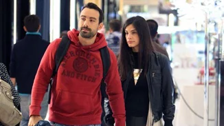 Σάκης Τανιμανίδης: Δες το χριστουγεννιάτικο δέντρο που στόλισε στο γραφείο του