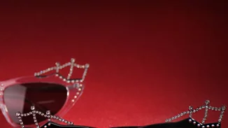 Party Sunglasses: Τα πιο εντυπωσιακά και λαμπερά γυαλιά ηλίου