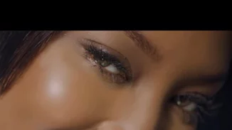 Naomi Campbell: Η νέα της συλλογή εσωρούχων είναι πιο σέξι από ποτέ (βίντεο)