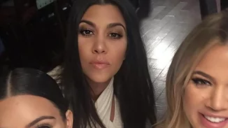 Kim - Khloe Kardashian: Φωτογραφίζονται μαζί με σούπερ σέξι διάθεση