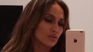 Η απίστευτα σέξι φωτογραφία της Jennifer Lopez: Ποζάρει σαν την Kim Kardashian!