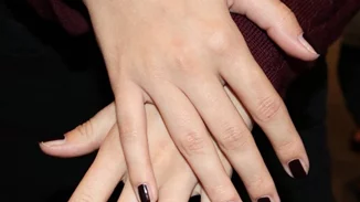 #maniMonday: Το nail contouring θα κάνει τα νύχια σου να φαίνονται πιο μακριά!