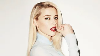 Amber Heard:  Τα συγκλονιστικά λόγια της σταρ για τη γυναικεία κακοποίηση