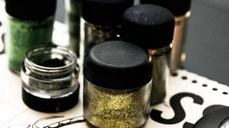 M·A·C alert: Όλα τα αγαπημένα σου beauty προϊόντα ένα κλικ μακριά!