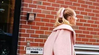 4 ροζ πανωφόρια για να υιοθετήσεις την hot τάση!