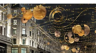 Λονδίνο: H Regent Street στολίζεται χριστουγεννιάτικα (βίντεο)