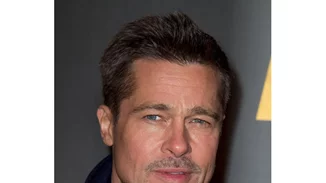 Brad Pitt: Σέξι και γοητευτικός στην πρεμιέρα του Allied στο Παρίσι