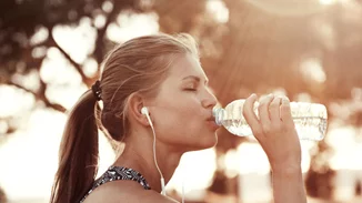 Έτσι θα καταλάβεις αν είσαι ενυδατωμένη ή έχεις αφυδατωθεί