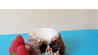 Τα γλυκά που μετατράπηκαν σε κόσμους-μινιατούρες