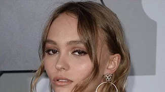 Lily-Rose Depp: Μιλάει για τους γονείς της στην πρώτη της συνέντευξη για τη Vogue