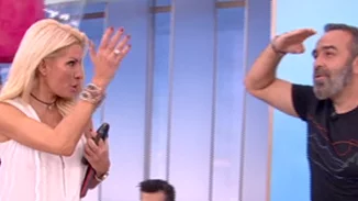 Δες την Ελένη Μενεγάκη να κάνει mannequin challenge μέσα στο πλατό!