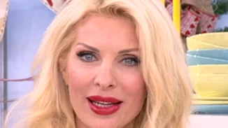 Ελένη Μενεγάκη: Το τηλεφώνημα της μαμάς της, ο ξεκαρδιστικός διάλογός τους & το ταξίδι των «συμπέθερων»