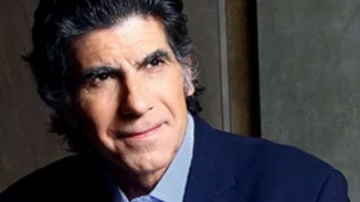 Το νέο ξέσπασμα του Γιάννη Μπέζου: «Δεν συνομιλώ με αγράμματους, με κοπρόσκυλα»