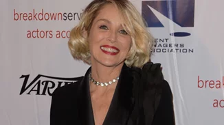 Sharon Stone: Ποζάρει χωρίς ίχνος μακιγιάζ και είναι πιο όμορφη από ποτέ!