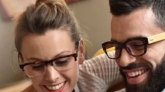 Τι κάνουν τα ζευγάρια και μας τη σπάνε στο Facebook