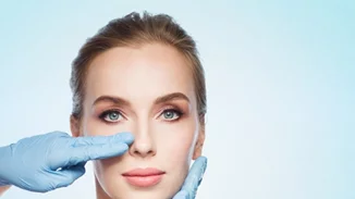 Η ανανέωση ξεκινάει από το πρόσωπο: Μη φοβάσαι την πλαστική χειρουργική!