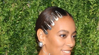 H φωτογράφιση της Solange Knowles με δημιουργίες μη λευκών σχεδιαστών