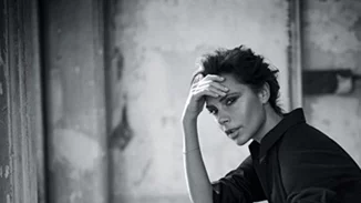 Victoria Beckham: Τα νέα της t-shirts έχουν δημιουργηθεί για φιλανθρωπικό σκοπό