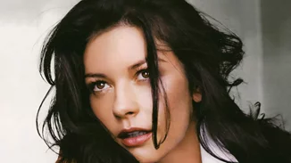 Catherine Zeta-Jones: Ποζάρει με το μπικίνι της και εντυπωσιάζει!