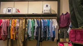 Tommy Hilfiger: Μας προετοιμάζει για το... Καλοκαίρι της Αγάπης!