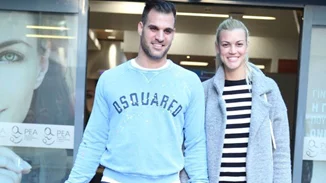 Βάσω Κολλιδά – Γιάννης Εμμανουηλίδης: Οι φωτογραφίες από την έξοδο από το μαιευτήριο