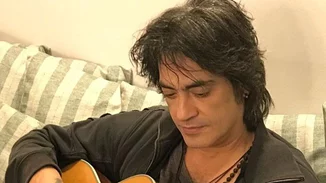 Διονύσης Σχοινάς: Η εντυπωσιακή φωτογραφία του χριστουγεννιάτικου δέντρου του