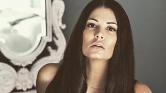 Μαρία Κορινθίου: Έγινε ξανθιά! Αυτή κι αν είναι αλλαγή!