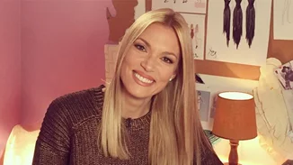 Βίκυ Καγιά: Η δημόσια ερωτική εξομολόγηση στο σύζυγό της και το καυτό φιλί