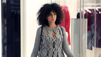 Μαρία Σολωμού: Βόλτα για ψώνια με σέξι look