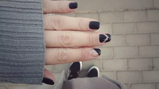 Μην ψάχνεις άλλο: Βρήκαμε πού θα κάνεις τα πιο hot χριστουγεννιάτικα σχέδια για νύχια