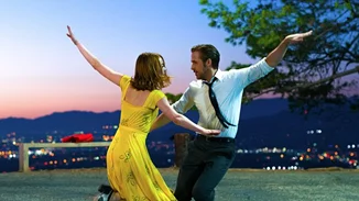 Το κίτρινο φόρεμα της Emma Stone στο La la land κρύβει μια ενδιαφέρουσα ιστορία