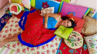 Η Ελένη Ψυχούλη φτιάχνει τις πιο χαρούμενες ποδιές κουζίνας