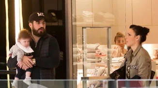 Σίσσυ Φειδά - Γιώργος Ανδρίτσος: Βόλτα με την κόρη τους!