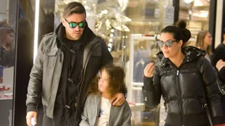 Μαρία Κορινθίου – Γιάννης Αϊβάζης: Χριστουγεννιάτικη βόλτα με την κόρη τους