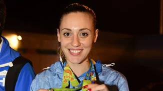 Η Αννα Κορακάκη στόλισε το χριστουγεννιάτικο δέντρο με τα μετάλλιά της