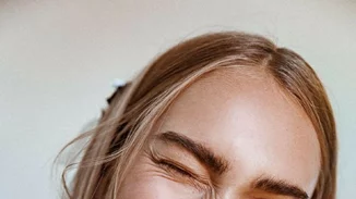 Κάναμε το τεστ: Η beauty editor χαμογελάει γιατί μόλις δοκίμασε την πιο τέλεια οδοντόβουρτσα