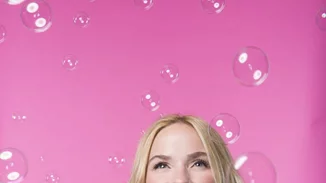 Hot Nail News: Η πρώτη θεραπεία νυχιών με χρώμα είναι γεγονός!