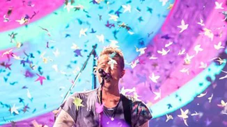 Coldplay: Η επί σκηνής πρόταση γάμου την ώρα της συναυλίας τους