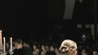 The Couture Affair by Dimitris Petrou: Παρακολουθήσαμε την προετοιμασία των hair looks του πιο εντυπωσιακού show του χειμώνα