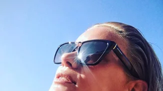 Δες την Ζέτα Μακρυπούλια όπως δεν την έχεις ξαναδεί… μόνο με το μαγιό της