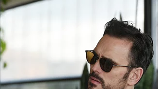 Matt Dilon: Φοράει το πιο σέξι ζευγάρι γυαλιά