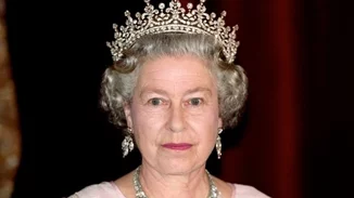 Βασίλισσα Ελισάβετ | Αυτή είναι η μόνη μέρα που κυκλοφορεί με χρήματα πάνω της