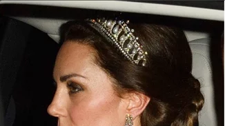 H Kate Middleton φορά την τιάρα της πριγκίπισσας Νταϊάνα σε μια πραγματικά βασιλική εμφάνιση