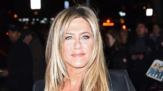 Jennifer Aniston: Ξέχασε να βγάλει το καρτελάκι με την τιμή από το ρούχο της!