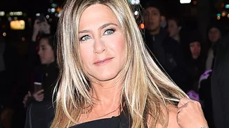 Jennifer Aniston: Εντυπωσίασε με την sexy-chic εμφάνισή της!
