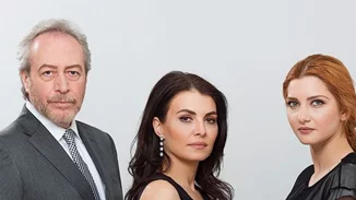 «Δίδυμα φεγγάρια»: Ο Γιώργος καταφέρνει και εξαπατά την Ελισάβετ και την κάνει να πιστέψει ότι είναι αθώος